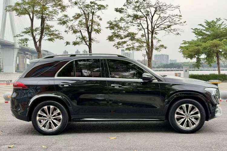 Used Mercedes-Benz GLE 2022 Facelifted GLE 350 4MATIC Fashion Edition Exterior 2