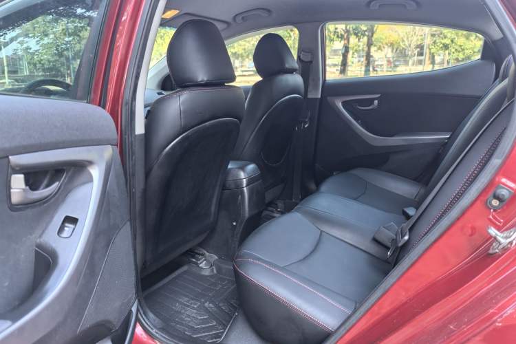 Used Hyundai Elantra (5th Generation / Langdong) 2015 1.6L Automatic Fashion Model