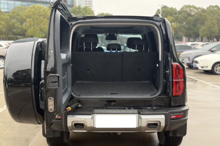 Used Formula Leopard Leopard 5 2023 Navigator Edition
