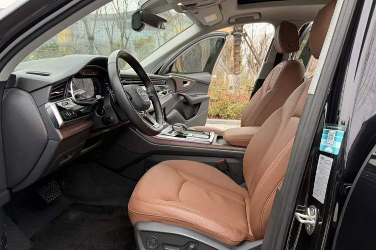 Used Audi Q7 2021 45 TFSI quattro S line Sport model
