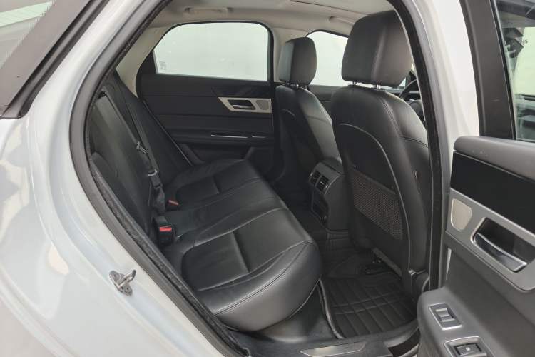 Used Jaguar XF 2016 XF 2.0T Two-Wheel-Drive Luxury Edition
