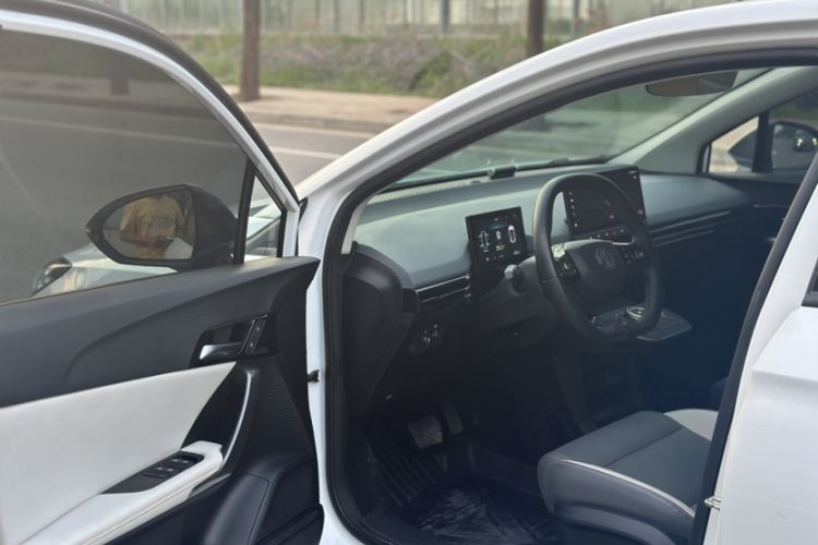 Used MG 4 EV 2023 415 km Range Sea-Faring Champion Edition Interior 2