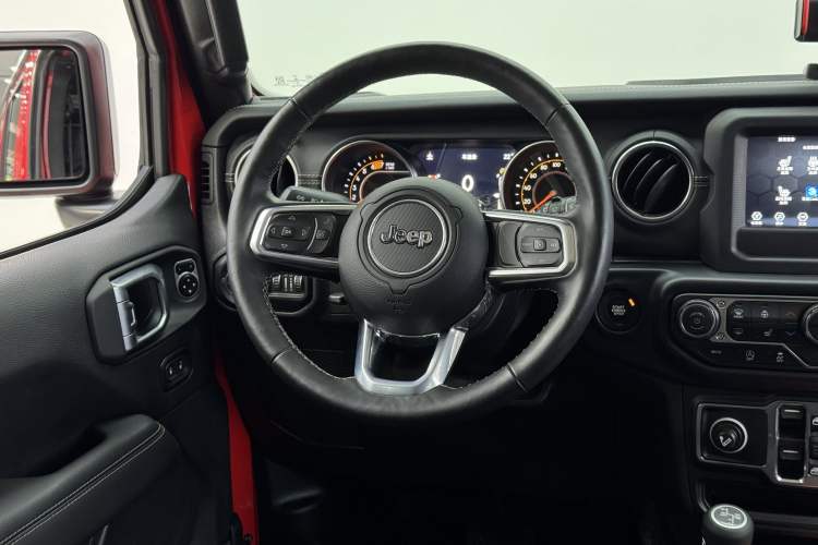 Used Jeep Wrangler 2019 2.0T Sahara Four-Door Version China VI Emission Standard