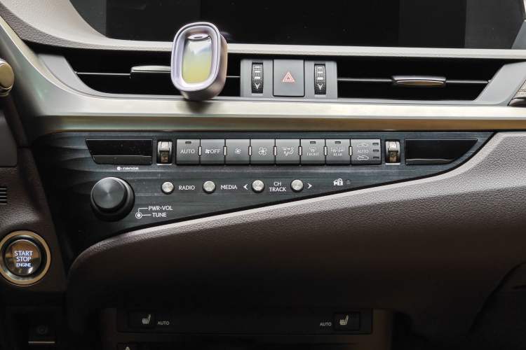 Used Lexus ES 2020 200 Excellence Edition
