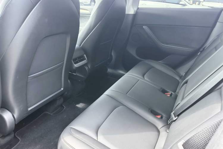 Used Tesla Model Y 2021 Standard Range Rear-Wheel Drive Version Interior 4