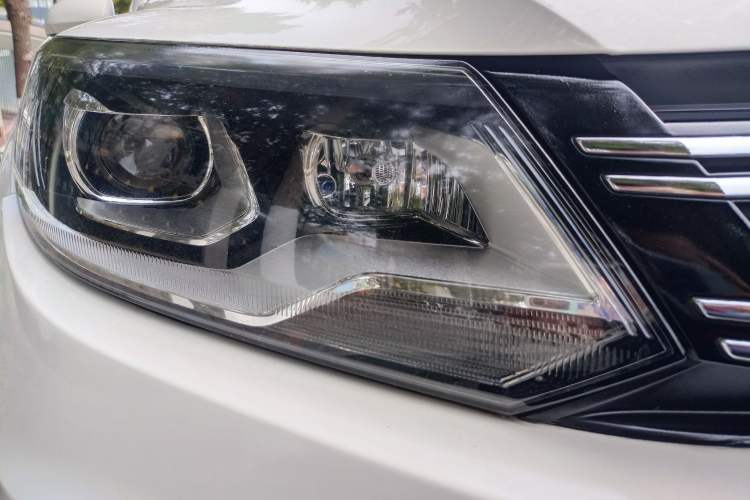 Used Volkswagen Tiguan 2015 1.8TSI Automatic All-Wheel-Drive Luxury Model
