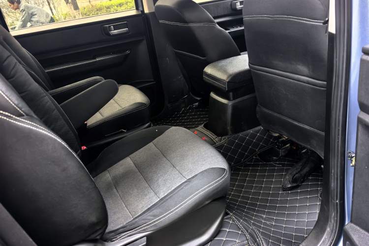 Used Wuling Hongguang PLUS 2019 1.5T Manual Comfort Version 7 Seats
