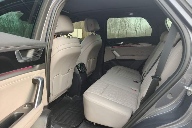 Used BYD Tang New Energy 2024 DM-i Glory Edition 112KM Flagship Model
