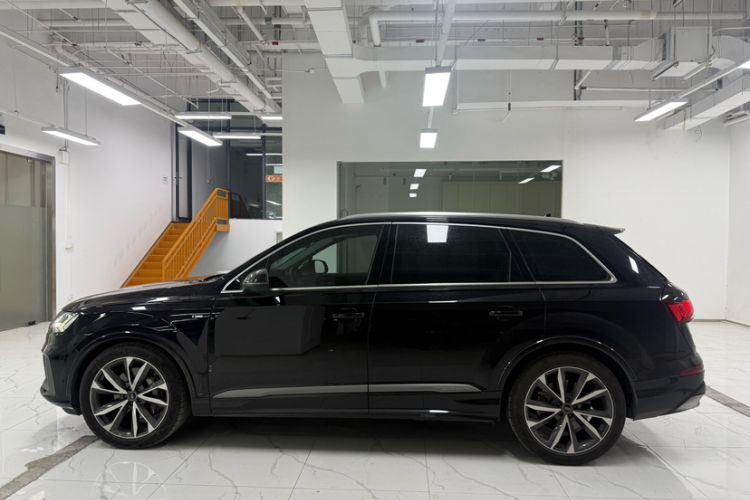 Used Audi Q7 2021 55 TFSI quattro S line Sport model