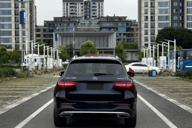 Used Mercedes-Benz GLC 2017 GLC 260 4MATIC Luxury Model