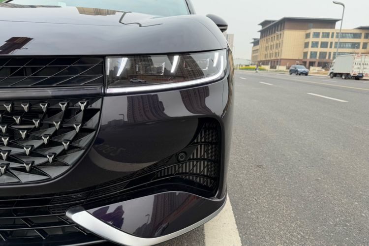 Used VOYAH PASSION 2024 PHEV Four-Wheel Drive Ultra-Long Range Flagship Model Exterior 5