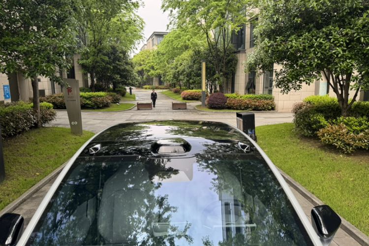 Used Nio EC6 2024 75 kWh Roof