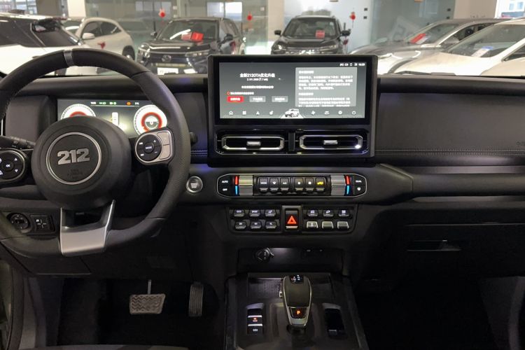 Used 212 T01 2024 2.0T Explorer
