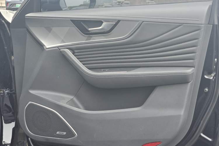 Used Hongqi HS5 2023 2.0T Qixiang Pro Edition Audio And AC Panel