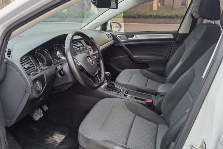 Used Volkswagen Golf 2018 230TSI Automatic Comfort Model
