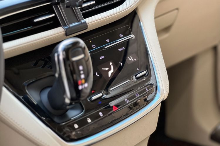 Used Buick GL8 2022 ES Landtrek 653T Luxury Edition