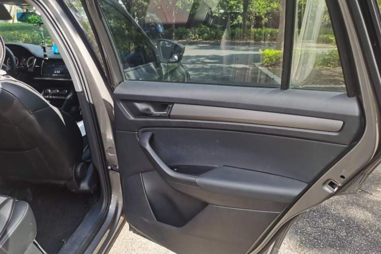 Used Skoda Kodiaq 2018 Facelifted TSI330 5-Seater Two-Wheel-Drive Comfort Edition