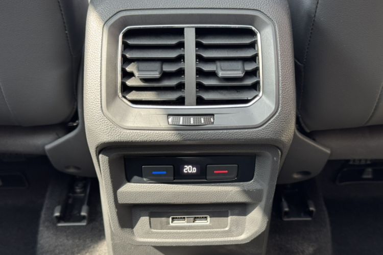 Used Volkswagen Tiguan L 2017 330TSI Automatic Two-Wheel Drive Flagship Edition Interior 1