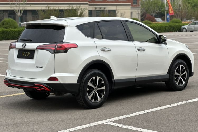 Used Toyota RAV4 2016 2.0L CVT Two-Wheel Drive Fashion Edition China V Standard Exterior 3