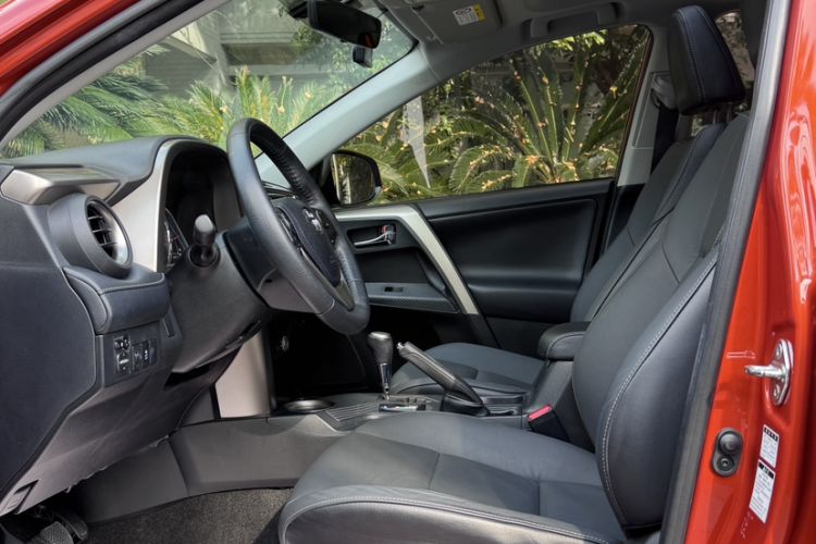 Used Toyota RAV4 2015 2.0L CVT Four-Wheel Drive New Edition