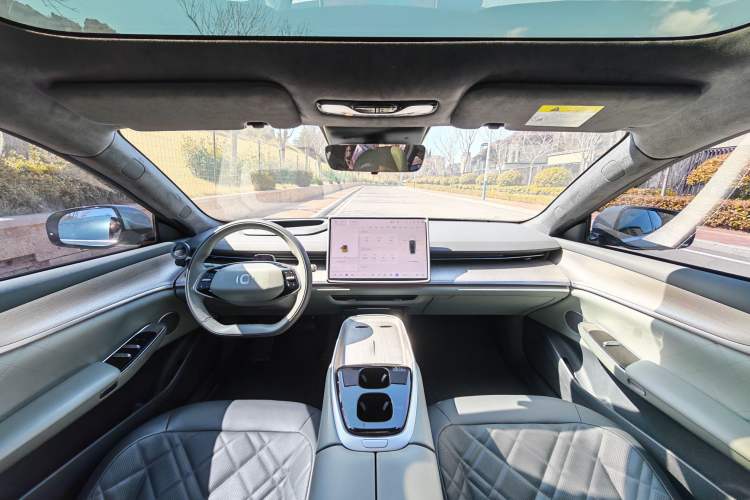 Used CHANGAN NEVO A07 2024 All-Electric "True Fragrance" Edition 710 Flagship Model Interior 2