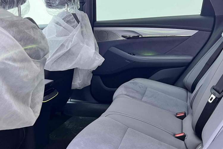 Used VOYAH PASSION 2024 PHEV Four-Wheel Drive Ultra-Long Range Flagship Model
