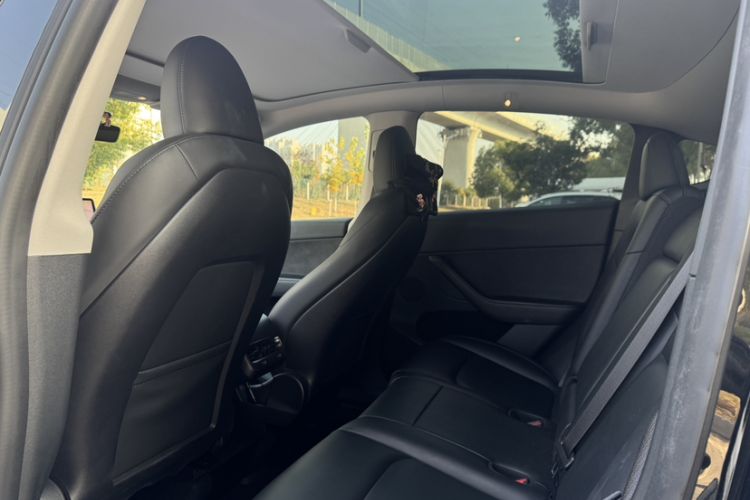 Used Tesla Model Y 2023 Rear-Wheel-Drive Version