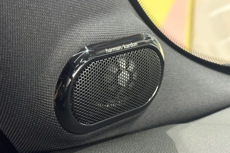 Used MINI 2023 Updated 2.0T COOPER S Artist Interior 7