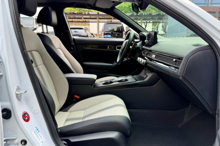 Used Honda Civic 2023 HATCHBACK 2.0L eHEV Extreme Control Edition Interior 2