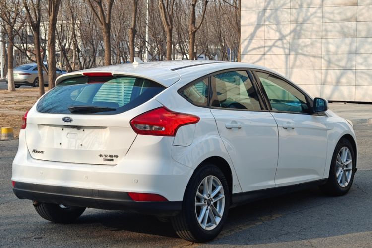 Used Ford Focus 2015 Hatchback EcoBoost 125 Automatic Supreme Style Edition
