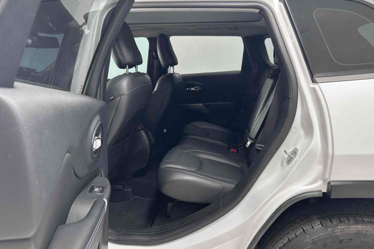 Used Jeep Cherokee 2020 2.0L Two-Wheel Drive Safety Upgrade Edition
