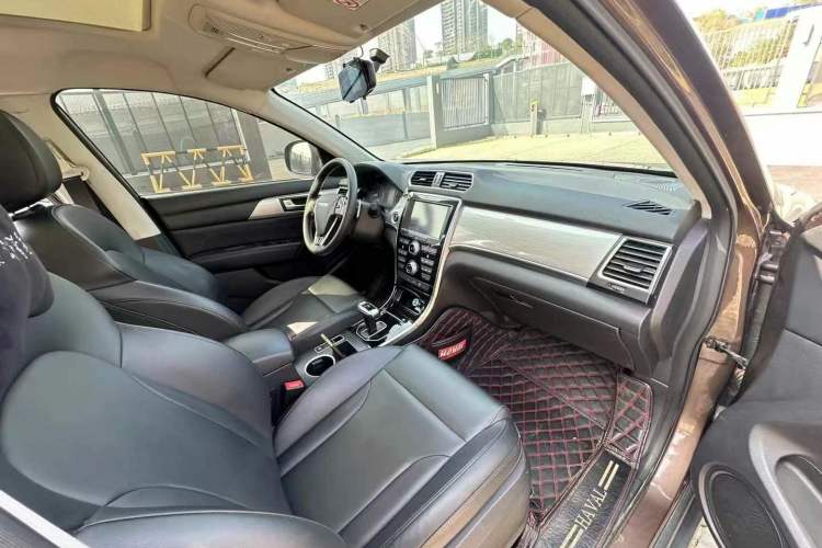 Used Haval H2 2018 Chuanxiang Edition Red Badge 1.5T Dual-Clutch Two-Wheel Drive Fashionable Model