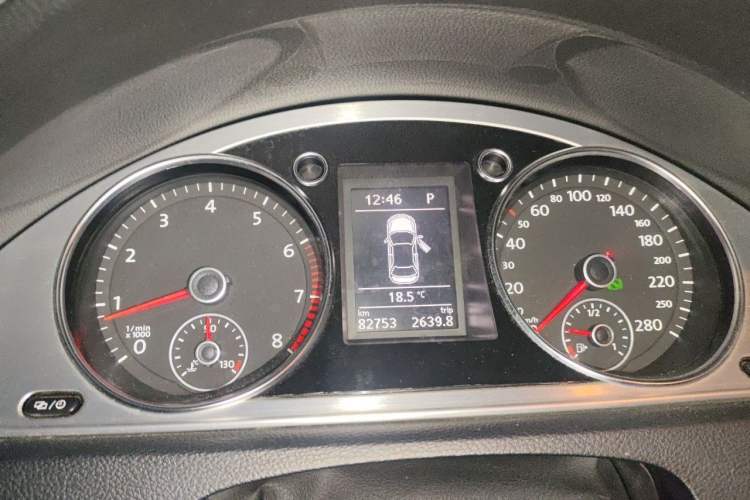 Used Volkswagen FAW-Volkswagen CC 2016 1.8TSI Prestige Model Odometer Close Up