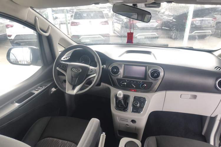Used JAC Refine M3 2022 1.8L 7-seat Standard Edition
