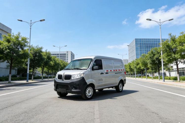 Used Jinbei Hiace X30 2020 1.5L Van Super-Enjoyment Model China VI Standard SWC15M