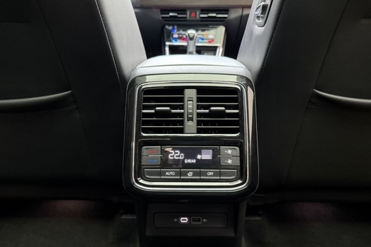 Used Volkswagen Passat 2020 330TSI Luxury Edition China VI Interior 5