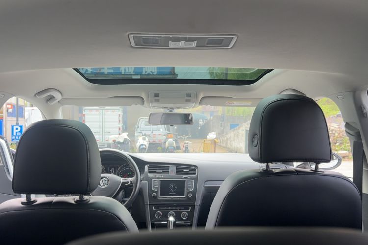 Used Volkswagen Golf 2017 1.6L Automatic Comfort Million-Vehicle Anniversary Edition
