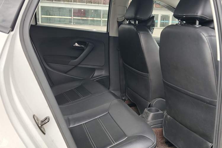 Used Volkswagen Polo 2018 1.5L Manual Drive-Comfort Model Interior 5