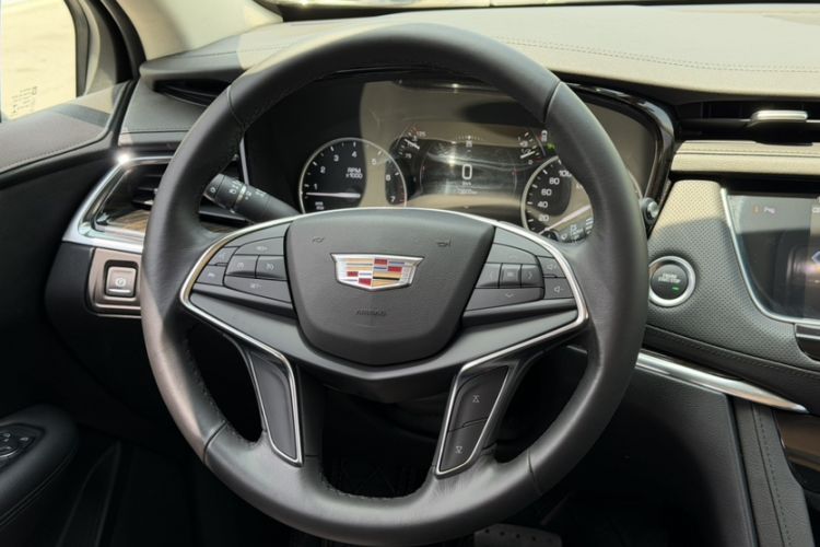 Used Cadillac XT5 2018 25T Luxury Model Interior 4