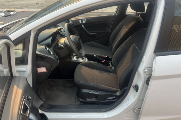 Used Ford Fiesta 2013 Hatchback 1.5L Automatic Fashion Edition Interior 5