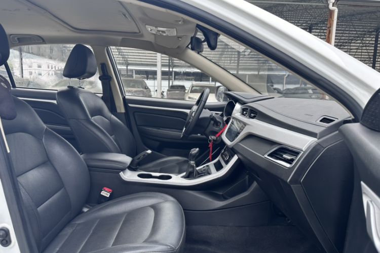 Used Geely Auto Vision 2019 Upgraded Model 1.5L Manual Luxury Version China VI Standard Interior 6