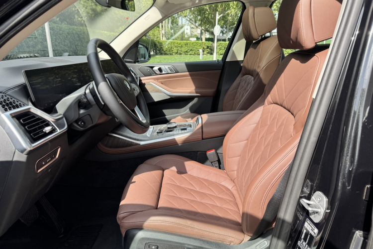 Used BMW X7 2023 xDrive40i Luxury Package with Leading Features
