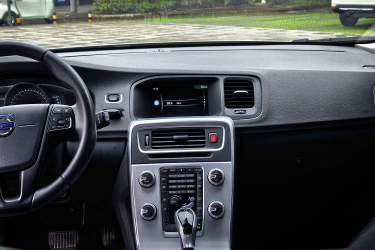 Used Volvo V60 2017 T4 Smart Edition China V Standard
