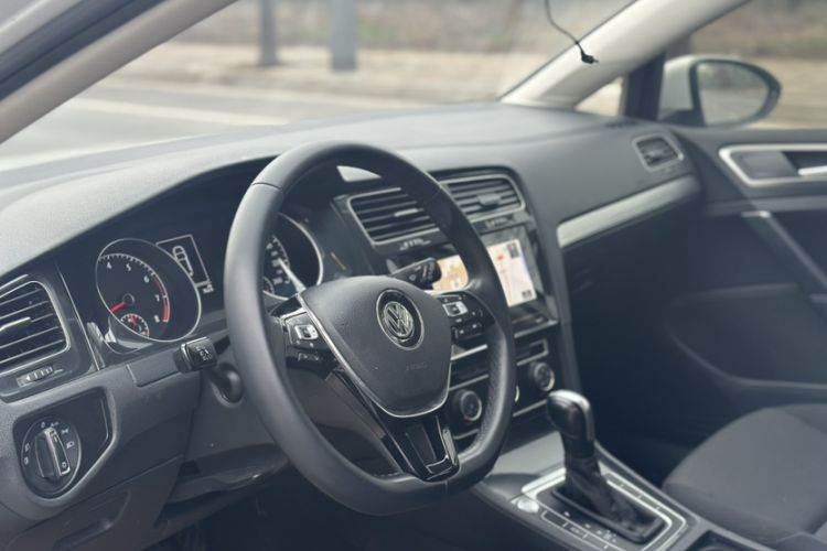 Used Volkswagen Golf 2020 Zhiai Edition 200TSI DSG Comfortable & Ambitious Version