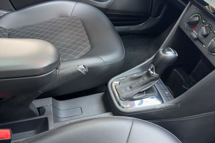 Used Skoda Rapid 2018 1.6L Automatic Comfort Edition Interior 8