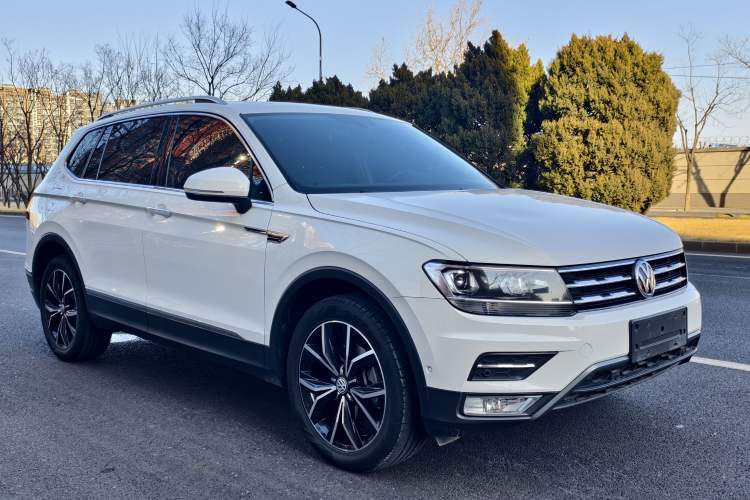 Used Volkswagen Tiguan L 2019 Revised 330TSI Automatic Two-Wheel Drive Smart & Luxury Edition China VI Standard