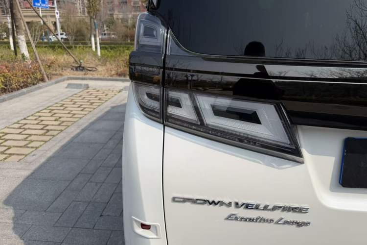 Used Toyota Vellfire 2023 Crown Dual-Engine 2.5L HV Ultimate Edition