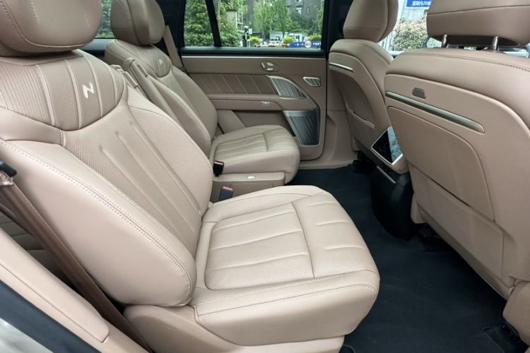 Used ONVO Luxeed L90 2025 Model—Max Six-Seater Version Interior 10