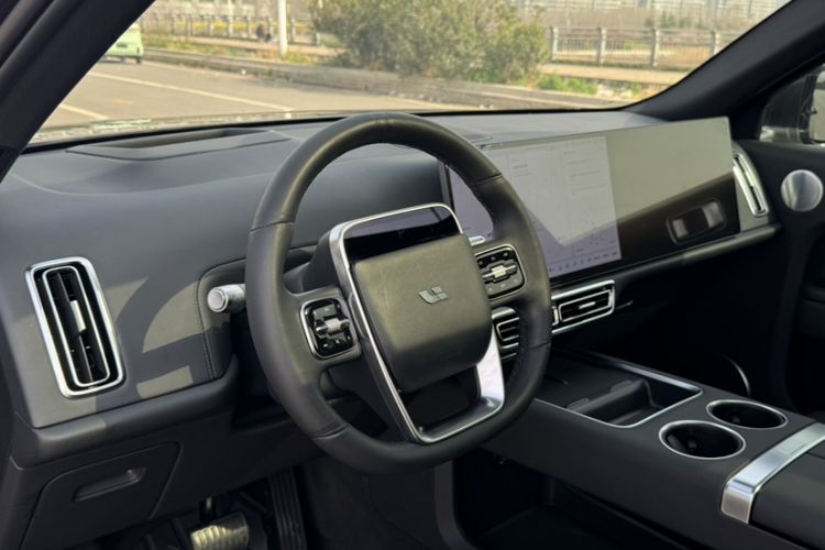 Used Li Auto L8 2023 Pro Model
