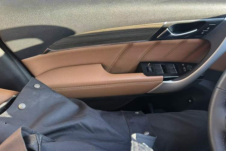 Used Haval H9 2015 2.0T Four-Wheel Drive Luxury 7-Seater Interior 6